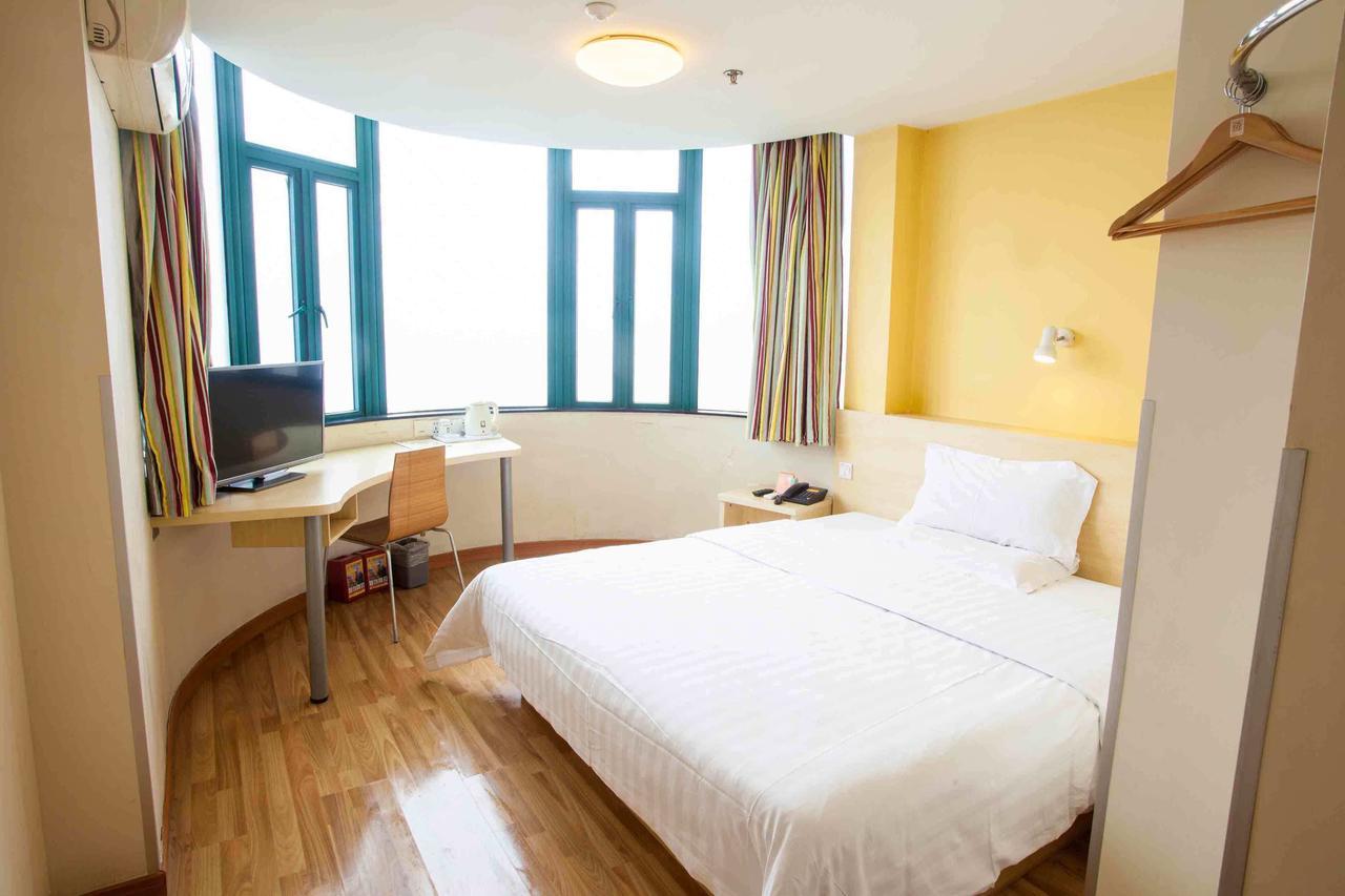 7Days Inn Yunfu Luoding Central Ruang foto